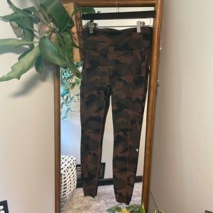 Swift speed camo Lululemon yoga pants